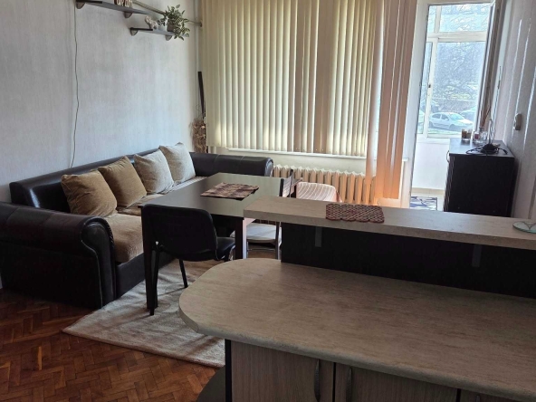 Дава се под наем Тристаен апартамент в Бургас, Зорница - 80 кв.м за 438.6 € - Снимка #1