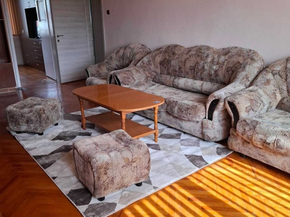 Дава се под наем Тристаен апартамент в Плевен, Сторгозия - 80 кв.м за 298.86 € - Снимка #1