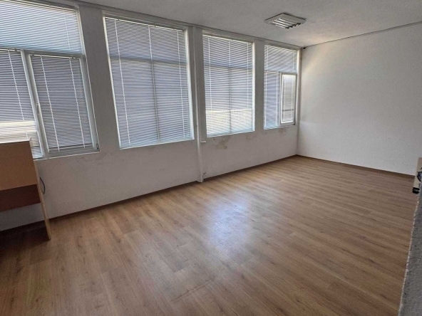 Дава се под наем Офис в Казанлък - 45 кв.м за 153 € - Снимка #1