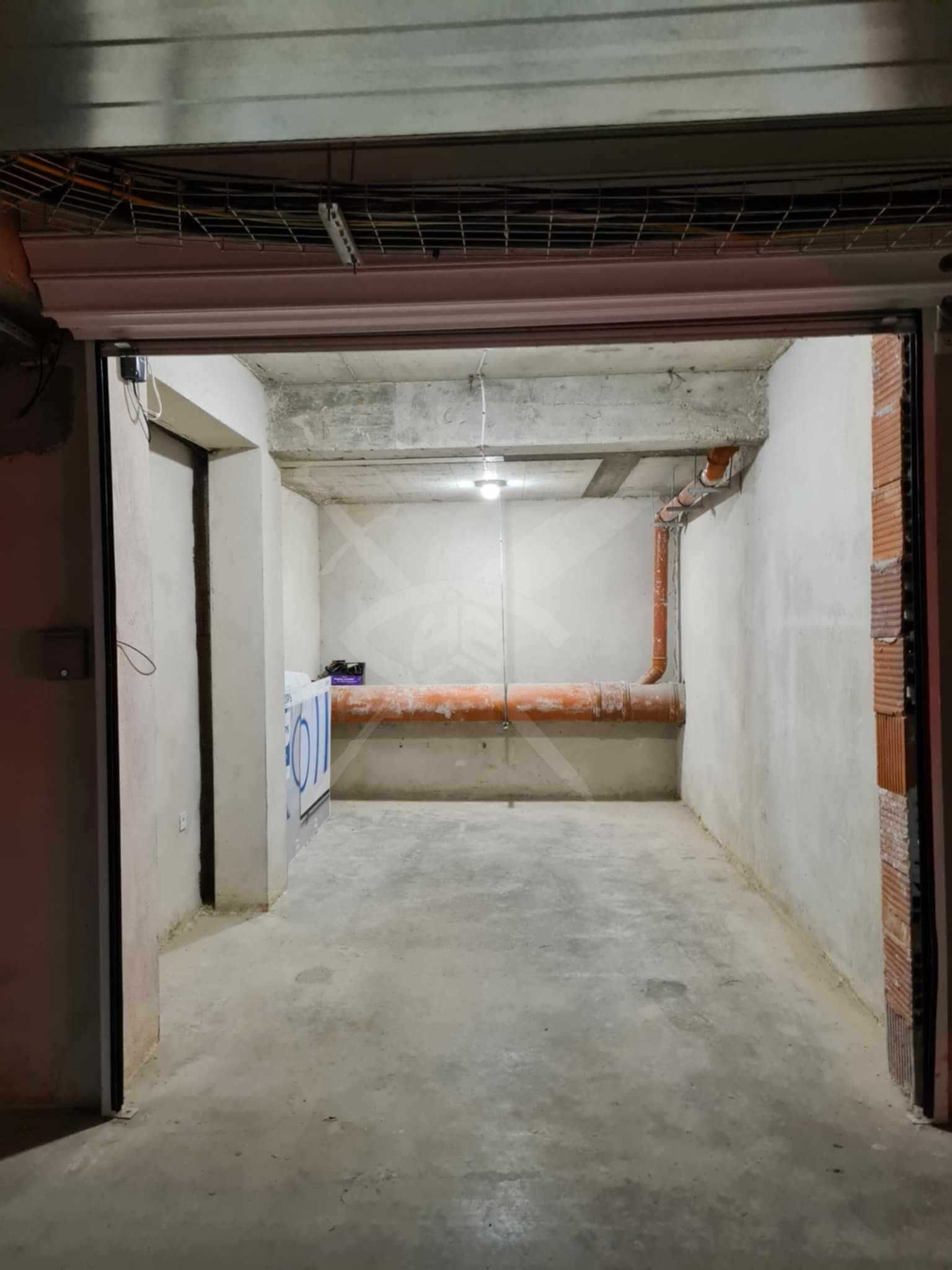 Гараж / Паркомясто в Пловдив, Южен - 20 кв.м за 498 €/кв.м - Снимка #1