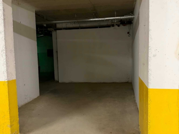 Дава се под наем Гараж / Паркомясто в Пловдив, Гагарин - 19 кв.м за 17731.68 € - Снимка #1