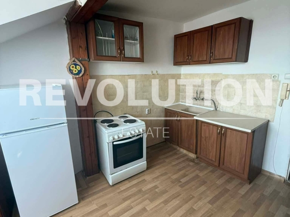 Дава се под наем Едностаен апартамент в Варна, Център - 25 кв.м за 199.41 € - Снимка #1