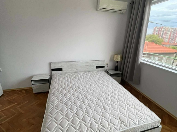 Дава се под наем Тристаен апартамент в Ловеч, Вароша - 100 кв.м за 353.94 € - Снимка #1