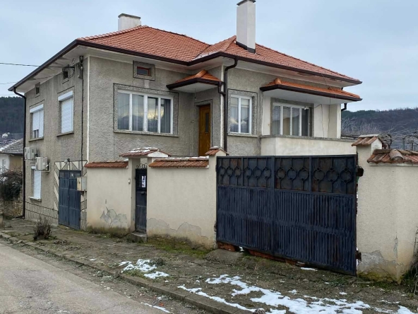 Къща в с. Присово, Област Велико Търново - 240 кв.м за 551 €/кв.м - Снимка #1