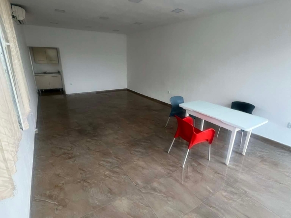 Дава се под наем Магазин в Пловдив, Център - 80 кв.м за 648.21 € - Снимка #1