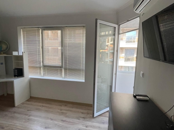 Дава се под наем Тристаен апартамент в Бургас, Лазур - 95 кв.м за 598.23 € - Снимка #1