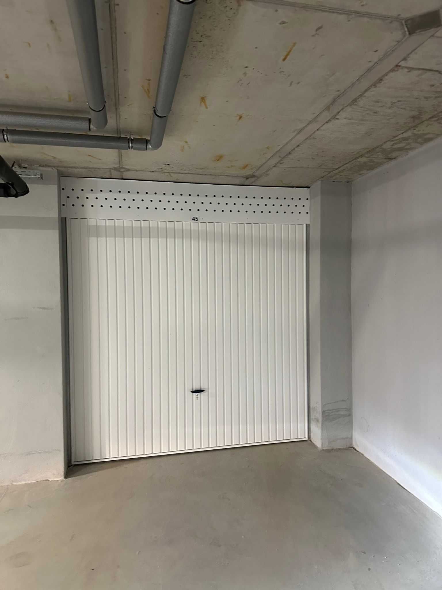 Дава се под наем Гараж / Паркомясто в София, Овча купел 2 - 20 кв.м за 109.65 € - Снимка #1