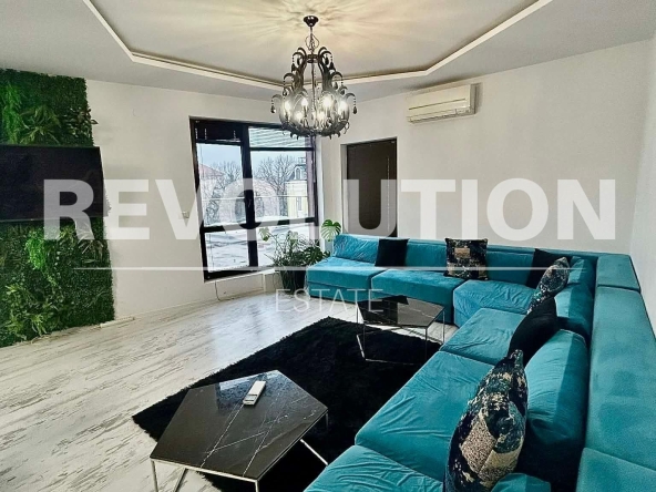 Дава се под наем Тристаен апартамент в Варна, Център - 100 кв.м за 1097.01 € - Снимка #1