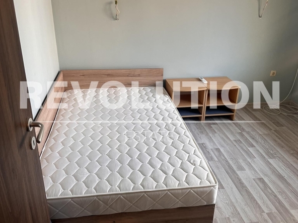 Дава се под наем Тристаен апартамент в Варна, Цветен квартал - 65 кв.м за 375 € - Снимка #1