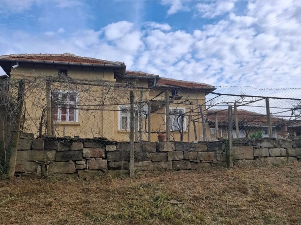 Къща в Търговище, Въбел - 100 кв.м за 230 €/кв.м - Снимка #1