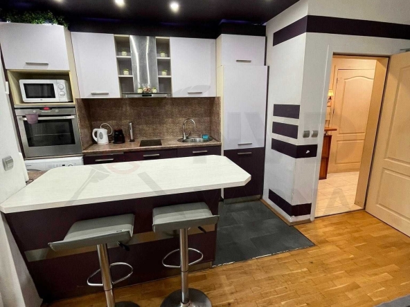 Дава се под наем Двустаен апартамент в Варна, Център - 54 кв.м за 698.19 € - Снимка #1