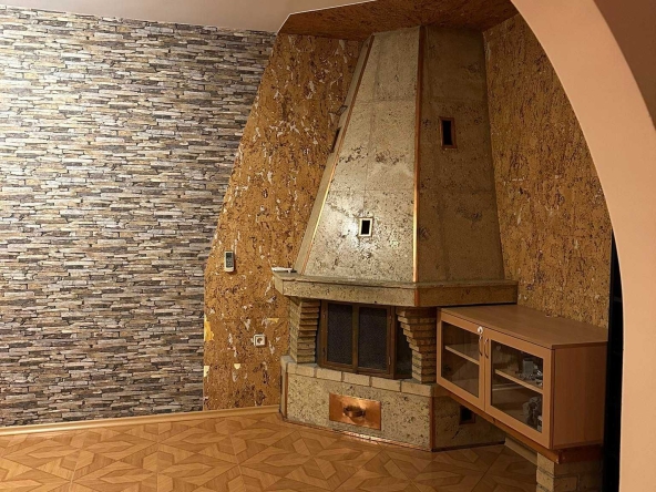 Дава се под наем Тристаен апартамент в Стара Загора, Македонски - 106 кв.м за 408 € - Снимка #1