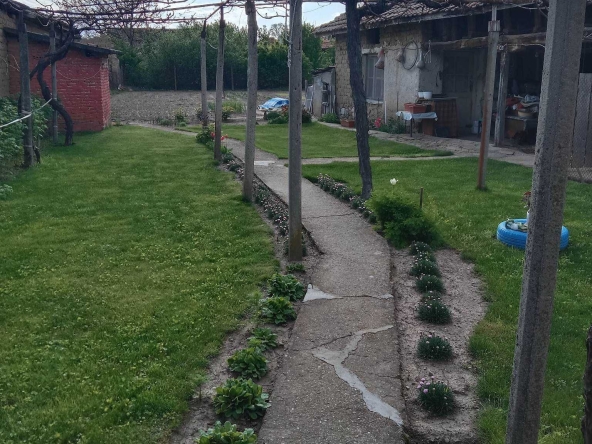 Къща в с. Зимница, Област Стара Загора - 1 кв.м за 40800 €/кв.м - Снимка #1