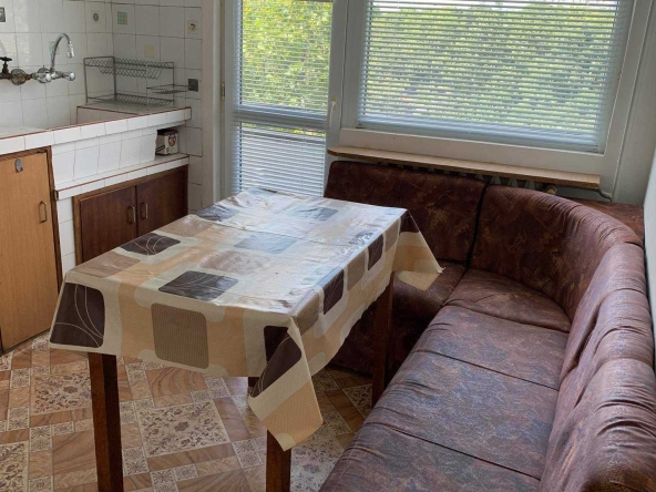 Дава се под наем Двустаен апартамент в Бургас, Изгрев - 58 кв.м за 306 € - Снимка #1