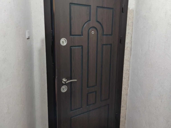 Дава се под наем Едностаен апартамент в Перник, Изток - 50 кв.м за 306 € - Снимка #1