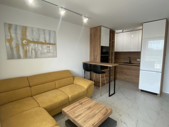 Дава се под наем Двустаен апартамент в Варна, Колхозен пазар - 70 кв.м за 650 € - Снимка #1