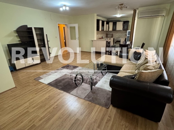 Дава се под наем Тристаен апартамент в Пловдив, Младежки Хълм - 100 кв.м за 500 € - Снимка #1