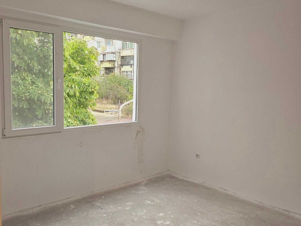 Тристаен апартамент в Казанлък - 86 кв.м за 712 €/кв.м - Снимка #1