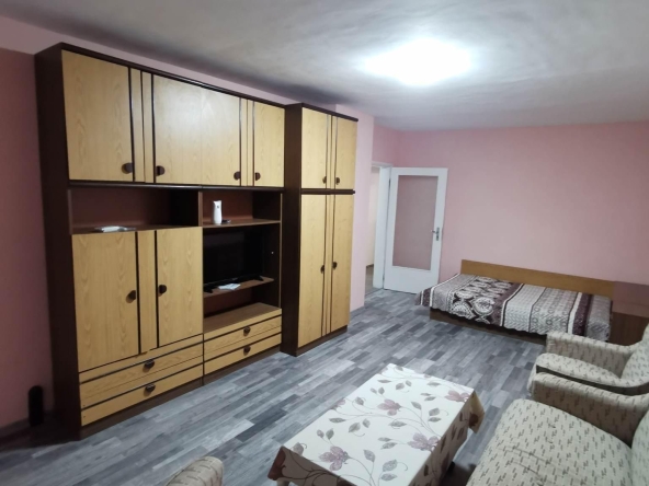 Дава се под наем Двустаен апартамент в Бургас, Изгрев - 65 кв.м за 382.5 € - Снимка #1