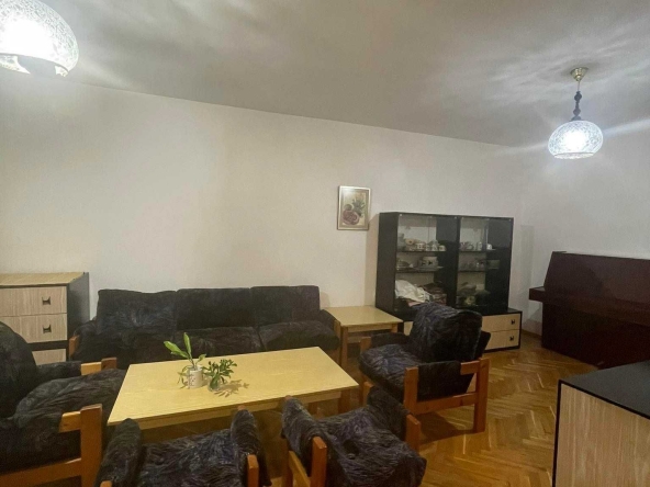 Дава се под наем Тристаен апартамент в Бургас, Възраждане - 88 кв.м за 229.5 € - Снимка #1