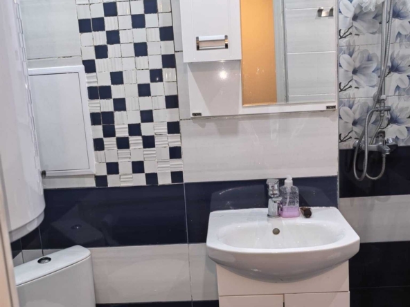 Тристаен апартамент в Плевен, Дружба 3 - 86 кв.м за 977 €/кв.м - Снимка #1