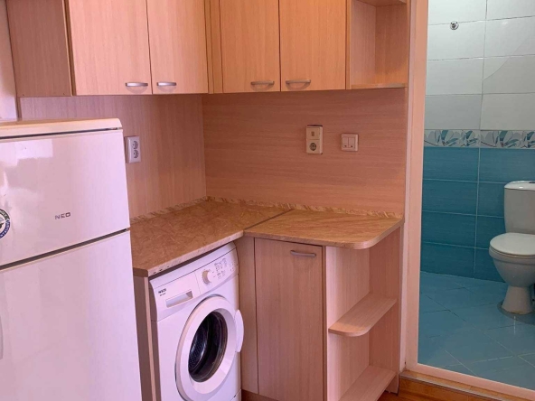 Дава се под наем Двустаен апартамент в Бургас, Славейков - 50 кв.м за 81.6 € - Снимка #1