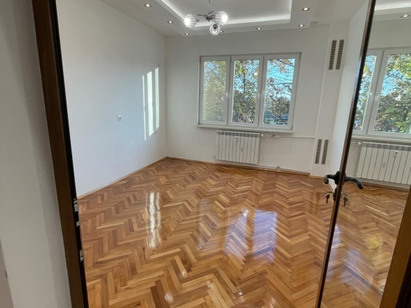 Дава се под наем Тристаен апартамент в София, Младост 1 - 110 кв.м за 700 € - Снимка #1