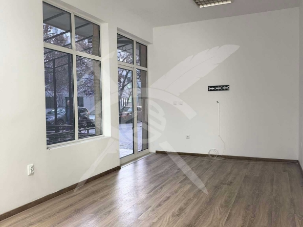 Дава се под наем Офис в Варна, Център - 40 кв.м за 400 € - Снимка #1