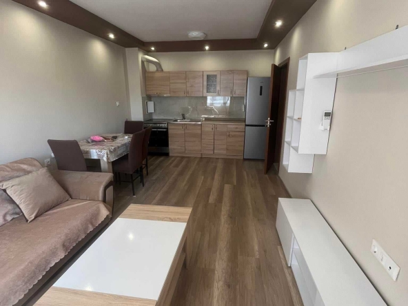 Дава се под наем Двустаен апартамент в Бургас, Изгрев - 67 кв.м за 400 € - Снимка #1