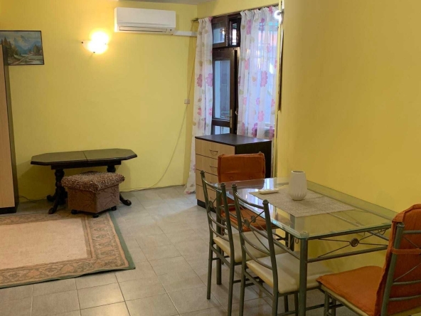 Дава се под наем Едностаен апартамент в Бургас, Център - 28 кв.м за 76.5 € - Снимка #1