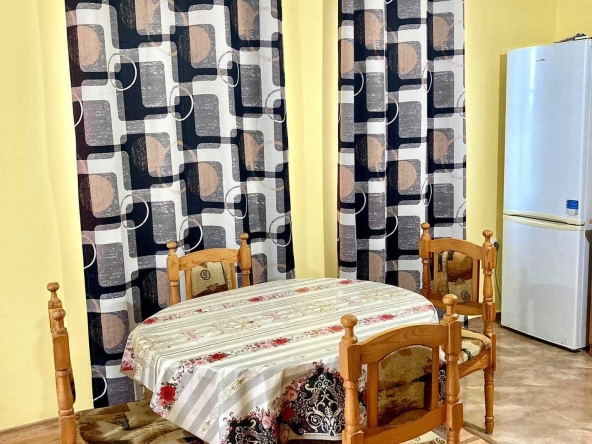 Дава се под наем Двустаен апартамент в Бургас, Славейков - 75 кв.м за 200 € - Снимка #1