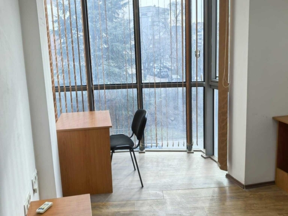 Дава се под наем Офис в Плевен, Идеален център - 18 кв.м за 178.5 € - Снимка #1