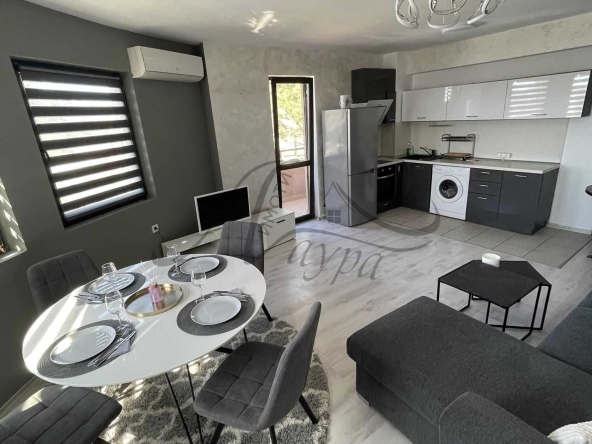 Дава се под наем Двустаен апартамент в Шумен, Пазара - 70 кв.м за 357 € - Снимка #1