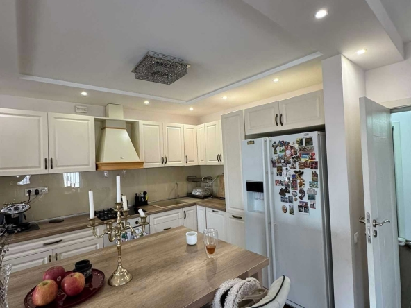 Тристаен апартамент в Казанлък - 133 кв.м за 1342 €/кв.м - Снимка #1