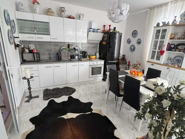 Къща в с. Горно Сахране, Област Стара Загора - 250 кв.м за 592 €/кв.м - Снимка #1