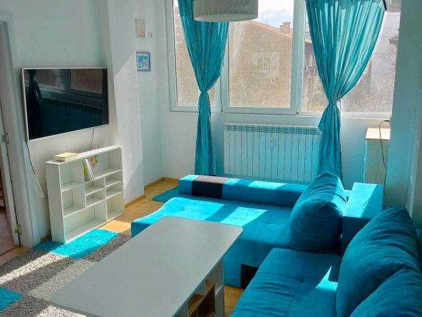 Дава се под наем Тристаен апартамент в София, Изток - 84 кв.м за 91.8 € - Снимка #1