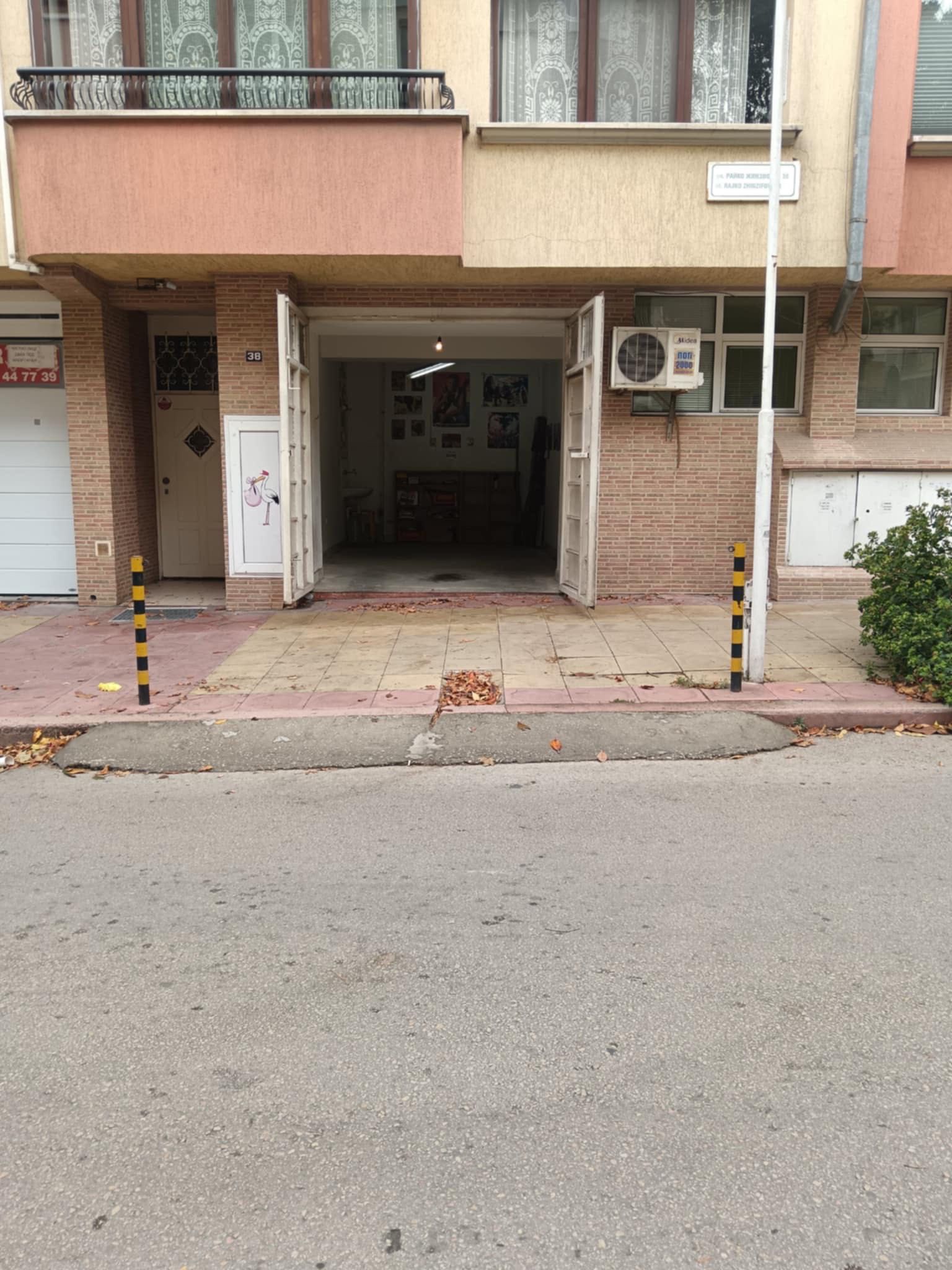 Дава се под наем Гараж / Паркомясто в Варна, Център - 20 кв.м за 137.7 € - Снимка #1