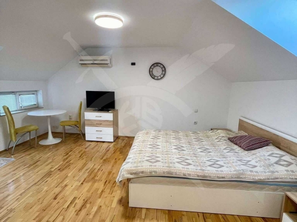 Дава се под наем Едностаен апартамент в Варна, Колхозен пазар - 35 кв.м за 275 € - Снимка #1