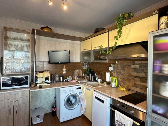 Тристаен апартамент в Търговище, Център - 70 кв.м за 1297 €/кв.м - Снимка #1