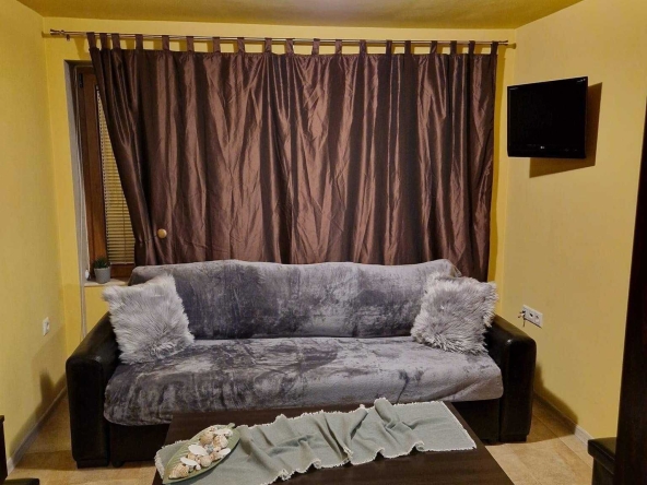 Дава се под наем Едностаен апартамент в Пловдив, Център - 25 кв.м за 225 € - Снимка #1