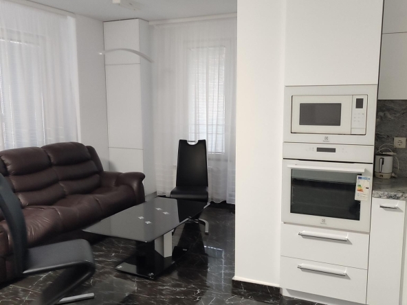 Дава се под наем Двустаен апартамент в София, Витоша - 66 кв.м за 830 € - Снимка #1