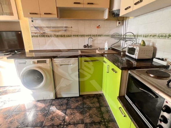 Дава се под наем Етаж от къща в Варна, Окръжна болница - 120 кв.м за 550 € - Снимка #1