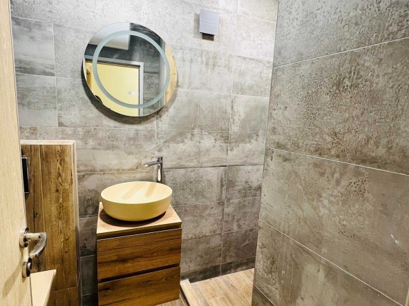 Дава се под наем Двустаен апартамент в София, Лозенец - 60 кв.м за 550 € - Снимка #1