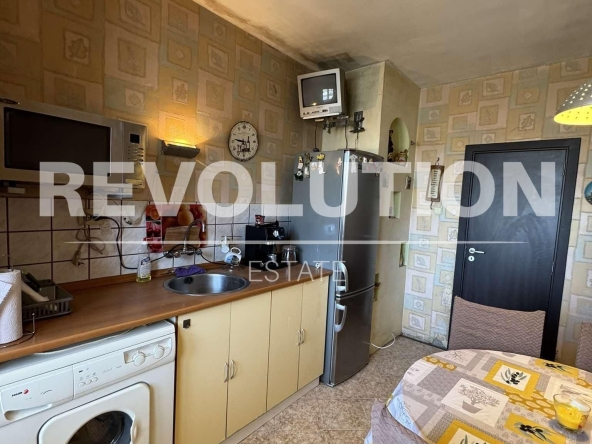 Дава се под наем Тристаен апартамент в Пловдив, Кючук Париж - 80 кв.м за 400 € - Снимка #1