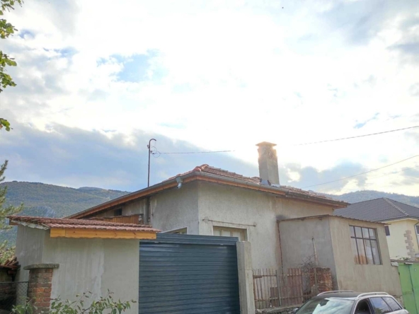 Къща в Кричим - 330 кв.м за 243 €/кв.м - Снимка #1