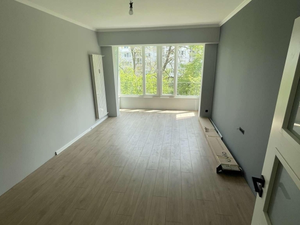 Дава се под наем Тристаен апартамент в София, Гоце Делчев - 84 кв.м за 800 € - Снимка #1