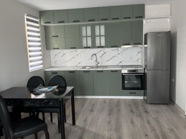 Дава се под наем Тристаен апартамент в Пловдив, Остромила - 120 кв.м за 700 € - Снимка #1