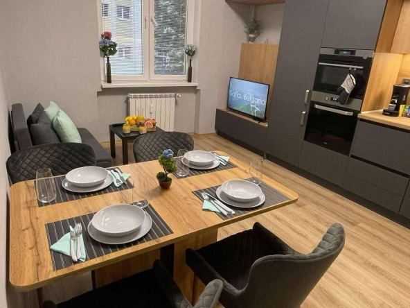 Дава се под наем Тристаен апартамент в София, Център - 85 кв.м за 849 € - Снимка #1