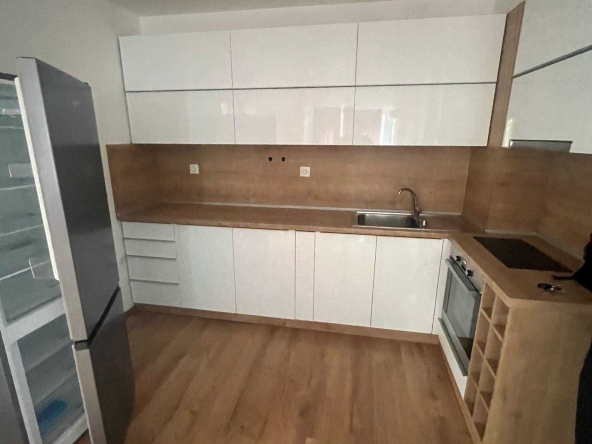 Дава се под наем Четиристаен апартамент в София, Витоша - 120 кв.м за 765 € - Снимка #1