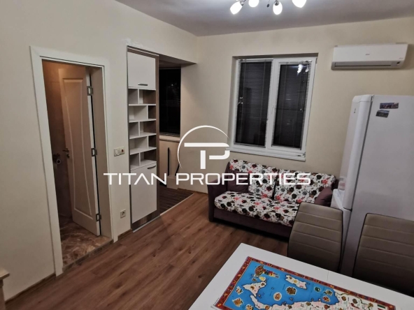 Дава се под наем Двустаен апартамент в Бургас, Център - 55 кв.м за 612 € - Снимка #1